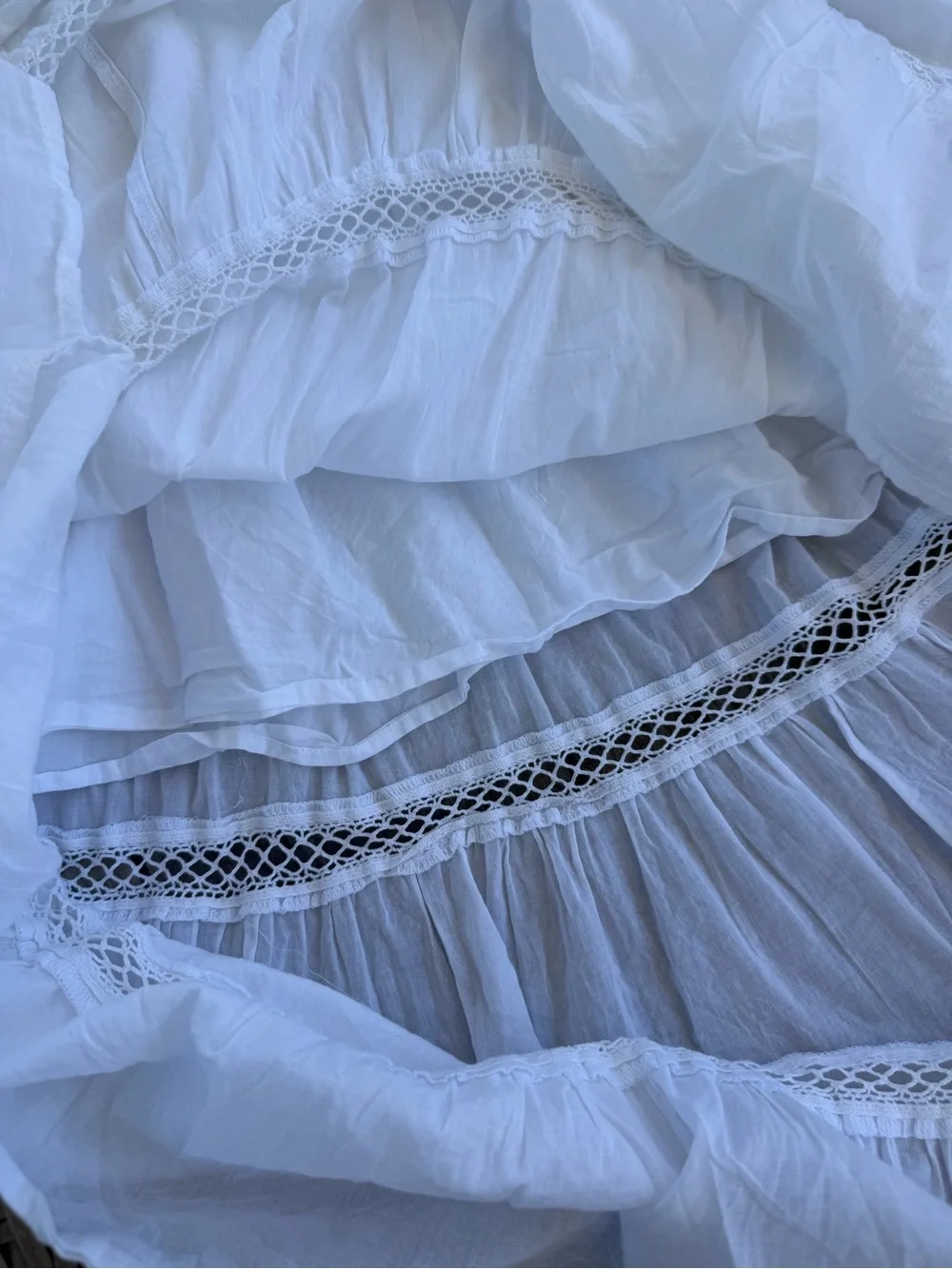 Abercrombie & Fitch White Tiered V‑Neck maxi  Dress with puffed sleeves